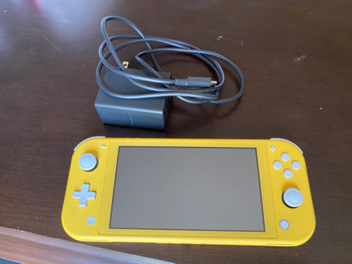 早いもの勝ち！　ニンテンドー　Switch ライト　黄色