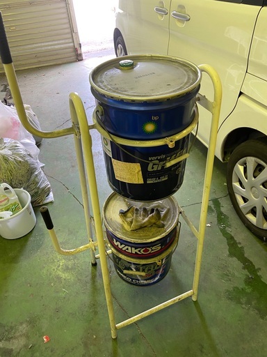 オイルペール缶２つ（WAKOS、BP Griffin）　とペール缶スタンドのセット 【 値下げ 】