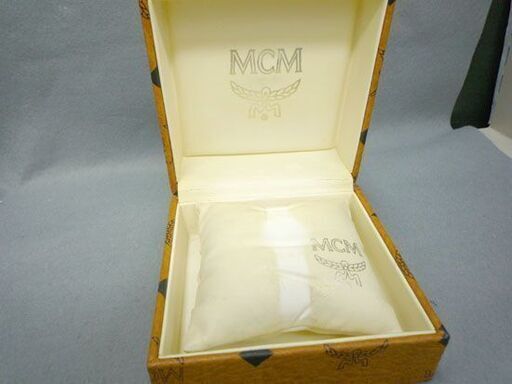 MCM/エムシーエム レディース腕時計 箱 説明書 ストーン１２個 クオーツ ゴールド系 クオーツ 動作未確認 ジャンク扱い　札幌市手