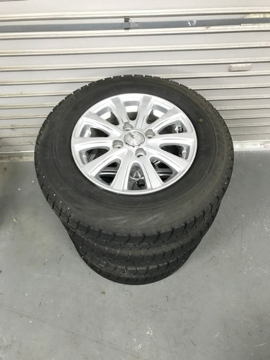 タントカスタムに使ってたスタッドレスタイヤです。アルミ付き4本セット