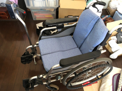 車椅子と4点杖