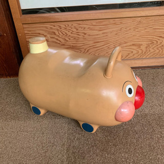 レトロなアンパンマン号の画像