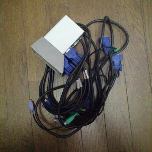 KVM スイッチ