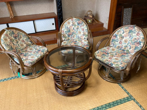 座椅子３脚、テーブルセット