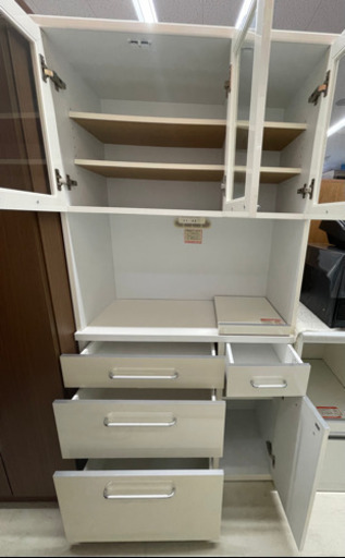 GM610★家具20％OFFSALE★【近隣配達可能】キッチンボード　食器棚　幅90×奥42×高180㎝　白　ホワイト　コンセント2口・スライドカウンター付き　リサイクルショップ　ケイラック朝霞田島店　ケイラック　埼玉県　朝霞市　田島　和光市　志木市　新座市　富士見市　ふじみ野市　三芳町　戸田市　蕨市　さいたま市(岩槻以外)　川越市　所沢市　上尾市　東京都　板橋区　練馬区　清瀬市