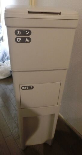ダストボックス（蓋上部はボタンで開くタイプ）