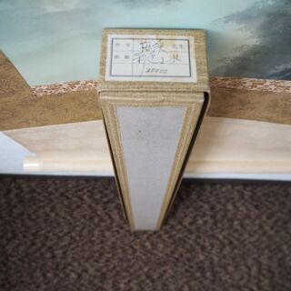 水墨画の様な色の入った掛け軸の画像
