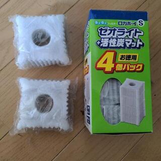 金魚の水槽の水を濾過するロカボーイ