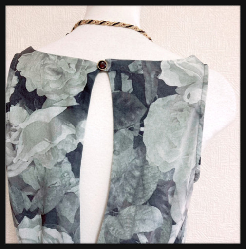 ご購入者様決定꒰LIP SERVICE꒱背中空き 花柄 ノースリーブ チュニック モノトーン