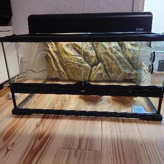 爬虫類やリクガメ飼育ケージ