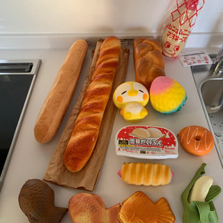 スクイーズ　食品サンプル　左側の細長パンは甥っ子にあげました。