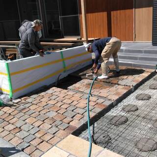 【正社員募集】公園清掃・外構エクステリア現場作業兼管理責任者　　[ア]日給1万円　の画像