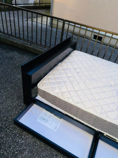 ダブルベッド..