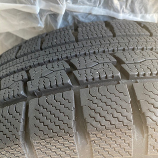 スタッドレスタイヤ　4本セット　ヴォクシー決まりました 売れました ヴォクシー スタッドレスタイヤ 4本セット 値下げ可能