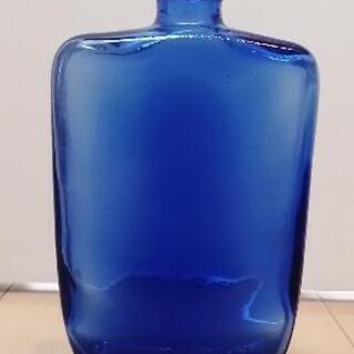 青いガラス　いろいろの画像