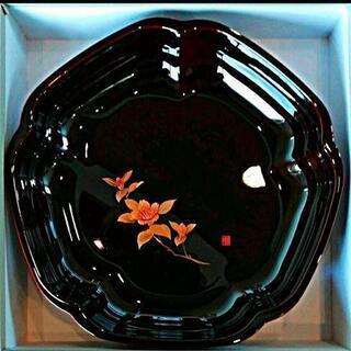 会津塗りのお菓子入れ