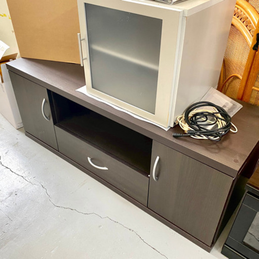 収納付きのテレビ台(画像下の茶色い棚のみです)