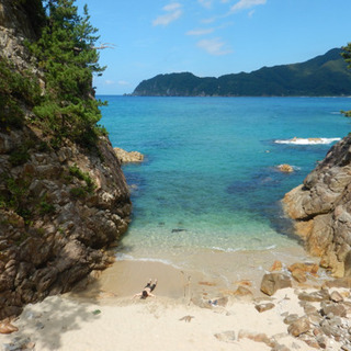 明日綺麗な海行って遊びたい人🏝