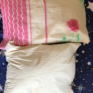 枕(二つ)カバー付き