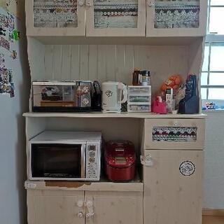 カントリー調カップボード　食器棚