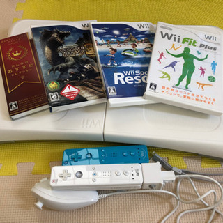再値下げ！ゲーム機　Wii + Wiiフィットプラス　リモコン、ソフト付きの画像