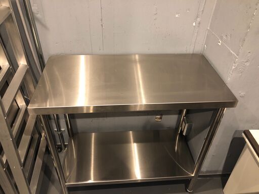 業務用厨房機器 作業台(3台)、吊戸棚(2台)、シンク(1台)セット＋α