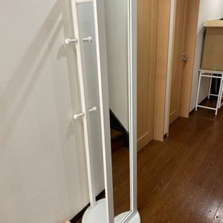 ニトリの姿見の鏡です。
