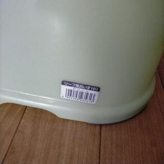 風呂用のイス 2個の画像