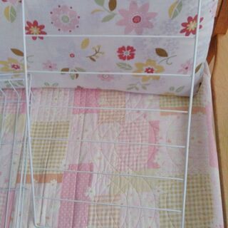 床下収納庫の棚と仕切りの画像