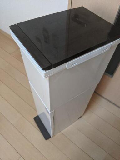 臭い漏れ防止パッキン付きゴミ箱　38L2段