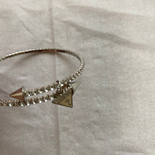 売ります　GUESS ブレスレットの画像