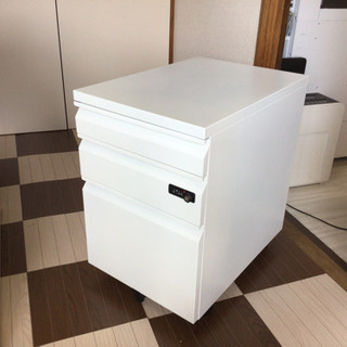 スチールキャビネット