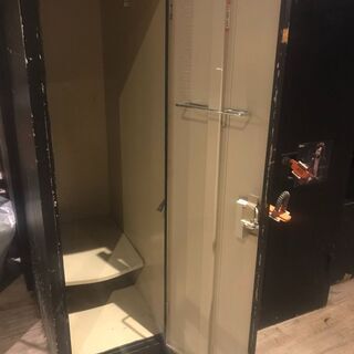 7/30までの引き取り限定　ロッカー　6人用　業務用　店舗　鍵付きの画像