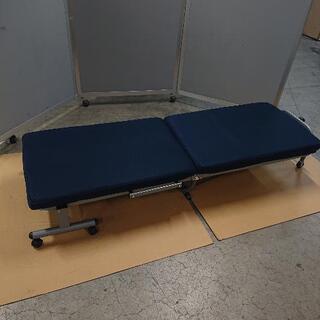折りたたみ式　コンパクトベッド　ネイビーの画像