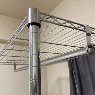 【お取引中】メタルラック　キャスター・ハンガーバー付きの画像