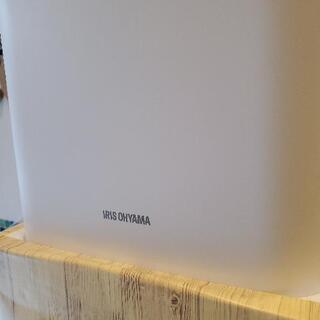 アイリスオオヤマのポータブルクーラーです。購入時、税込43780円でした。箱は有りませんが付属品、保証書、説明書は保管してあります。当初考えていた容量では足りなくなった為新しい2.8kを購入しましたので手放したいと考えています。性能は問題なくつかえます。の画像