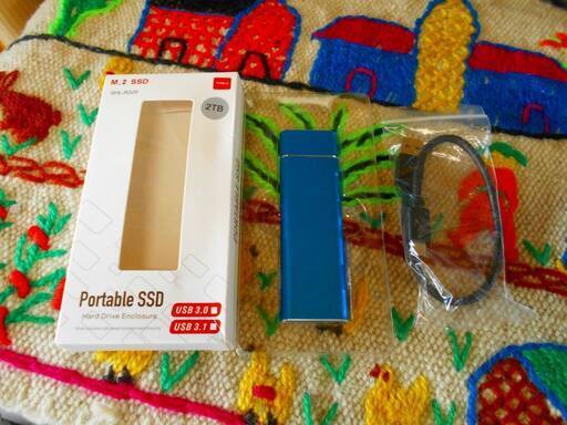 2021年新作　新品未使用　ポータブルSSD 2TB ①