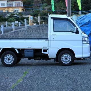 ゆっくりと軽トラックで廃品回収