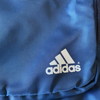 adidas アディダス　リュック　紺色　キャンプ 旅行の画像