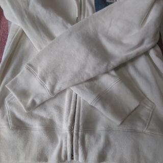 ★他のグループでお取り引き決定★ワンシーズンで着倒しても。。。　Lee  オフホワイトパーカー　胸ポケットがｶﾜ(・∀・)ｲｲ!!　Mサイズの画像