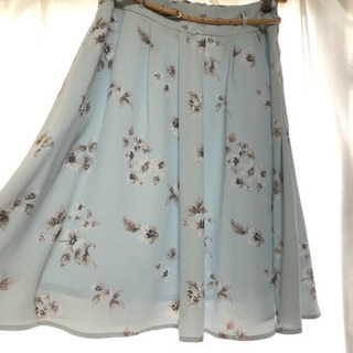 どなたか使ってあげてください（ ;  ; ）花柄スカートの画像