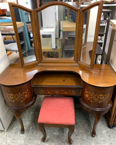 猫足アンティークドレッサー