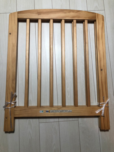 更に値下げ！！★ほぼ新品★ベビーベッド　カトージ　立ちベッド シンプルコンフォートF（ナチュラル）