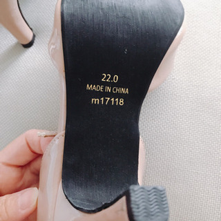 【1日のみ使用】パンプス 22cm エナメルピンクベージュの画像
