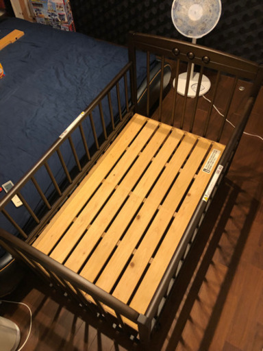 SAWA BABY ベビーベッド　すのこ　布団付　棚スライド　両面