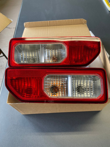 新車外し　ジムニーテールレンズ