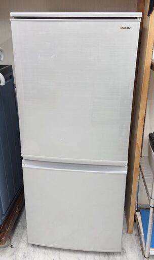 シャープ　137L　冷蔵庫　SJ-D14D-S　2018年　W086