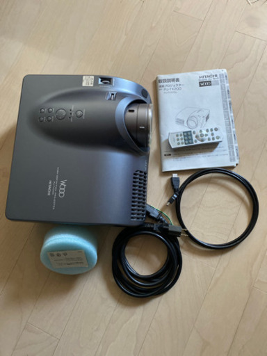 プロジェクター　日立Wooo PJ-TX200  スクリーン、HDMIケーブル付き