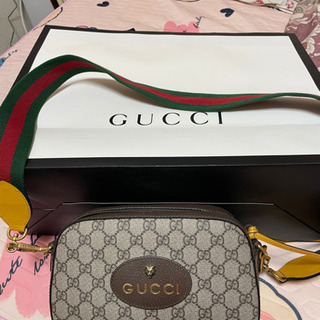 男女のGucciバッグです。