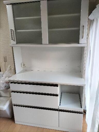 只今、商談中です。！！ニトリ（NITORI)　キッチンレンジボード　食器棚 ホワイト 収納抜群！！